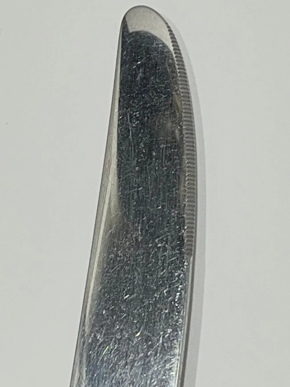 Set of 4 Oneida/Deluxe Distinction Stainless Steel MANSION HALL Dinner Knives